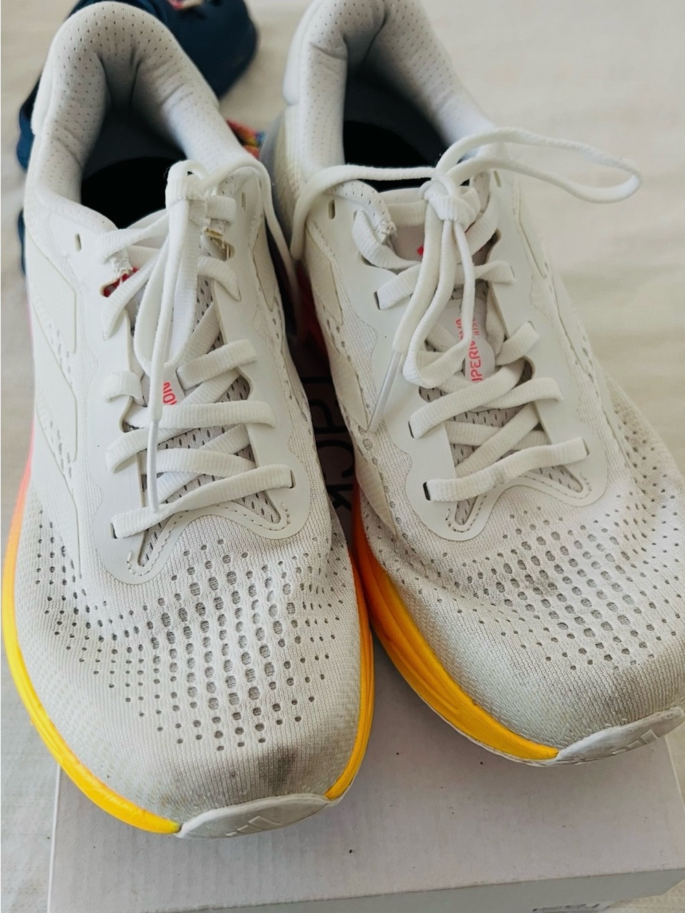 adidas white and black women ‘s athletic sneakers size label 8